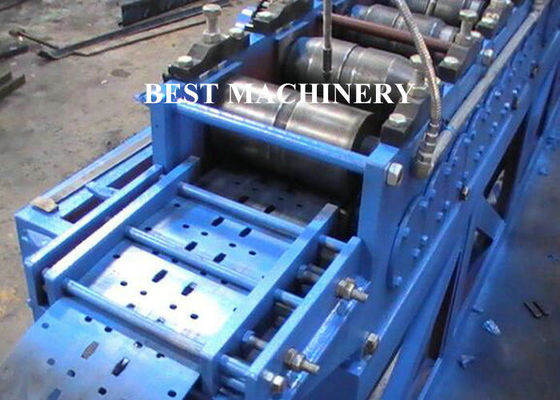 Машина для формирования профилей панелей для паллетного хранения